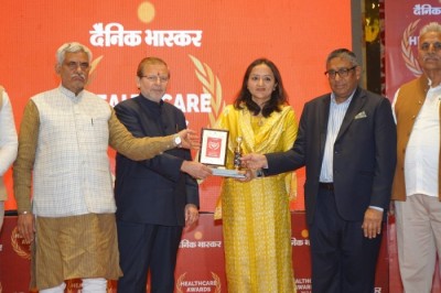 Dainik Bhaskar and LPS Bossard organized the Health Care Awards 2024, honoring 38 Rohtak doctors for their outstanding contributions.